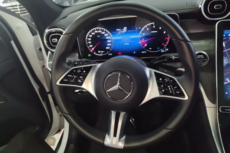 奔驰GLC 2023款 GLC 260 L 4MATIC 动感型 7座中控内饰13