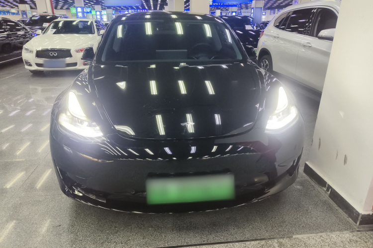 特斯拉 Model 3 2021款 标准续航后驱升级版车身外观2
