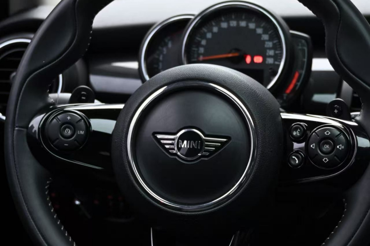 MINI 2018款 2.0T COOPER S 艺术家 五门版中控内饰7013