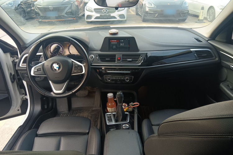 宝马1系 2018款 改款 118i 运动型中控内饰7002