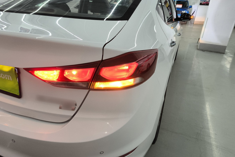 现代 领动 2016款 1.6L 自动智炫·精英型车身外观9