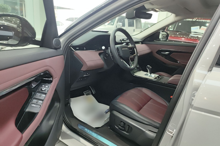 路虎 揽胜极光新能源 2022款 极光L P300e 插电式电动混合版中控内饰7003