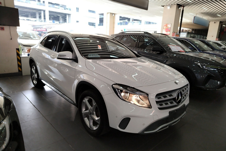 奔驰GLA 2018款 GLA 200 动感型车身外观3