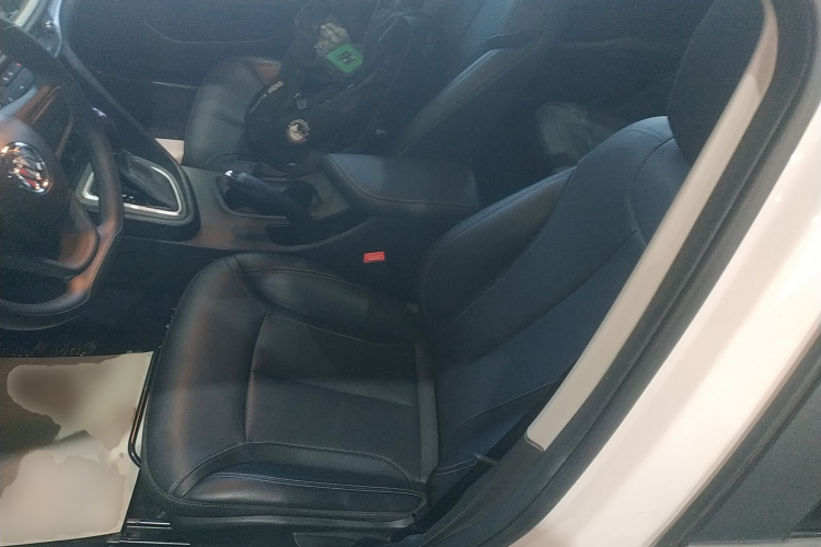 别克 英朗 2021款 1.3T 自动轻混动精英型中控内饰19