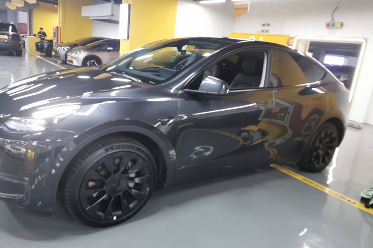 特斯拉 Model Y 2024款 长续航全轮驱动版车身外观4