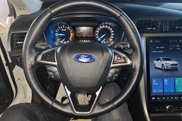 福特 蒙迪欧 2020款 EcoBoost 180 时尚型中控内饰13