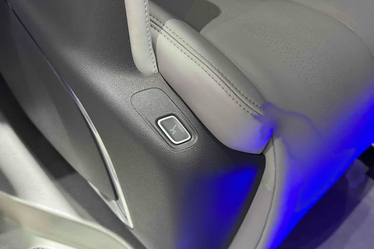 别克GL8 2025款 陆尊 尊享版中控内饰7009