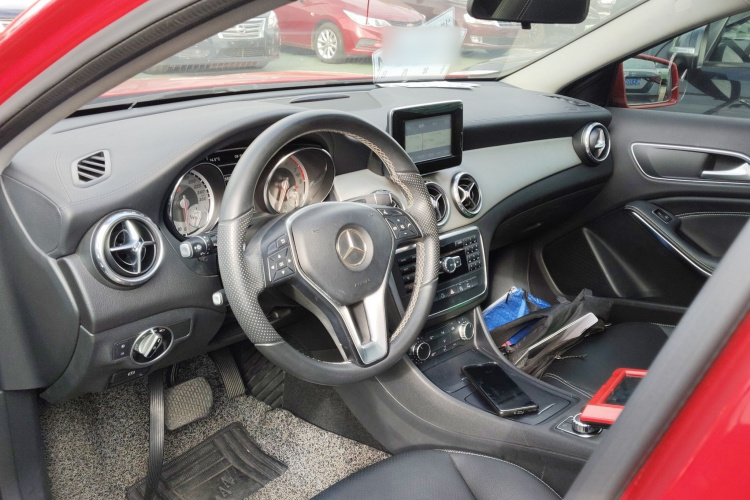 奔驰GLA 2015款 GLA 200 时尚型中控内饰12