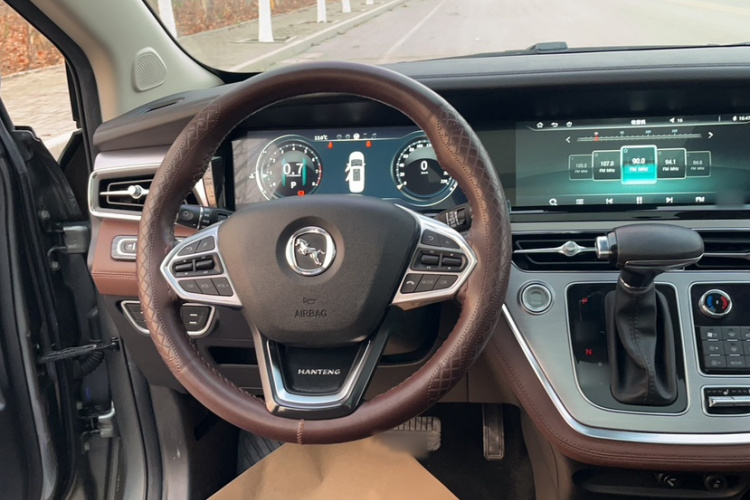 汉腾汽车 汉腾V7 2019款 1.5T 自动旗舰型 7座 国V中控内饰7010
