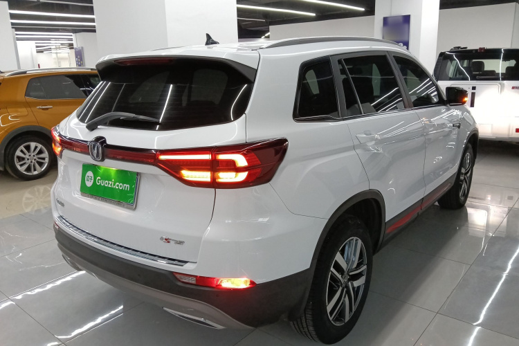 长安CS75 2022款 蓝鲸版 1.5T DCT豪华型车身外观7