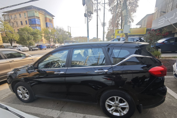 哈弗M6 2018款 改款 1.5T DCT两驱精英型车身外观4