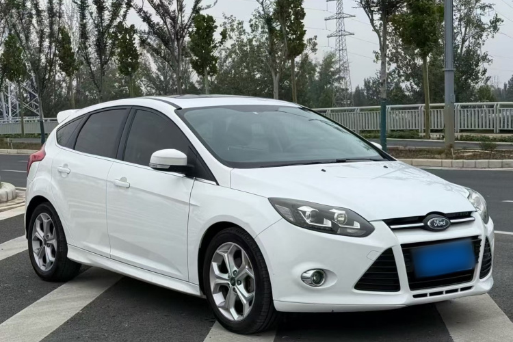 福特 福克斯 2012款 两厢 2.0L 自动豪华运动型车身外观6002