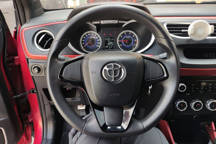 中华V3 2015款 1.5L 手动舒适型局部细节13