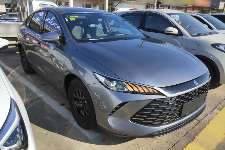 比亚迪 秦PLUS 2025款 DM-i 智驾版 55KM领先型车身外观3