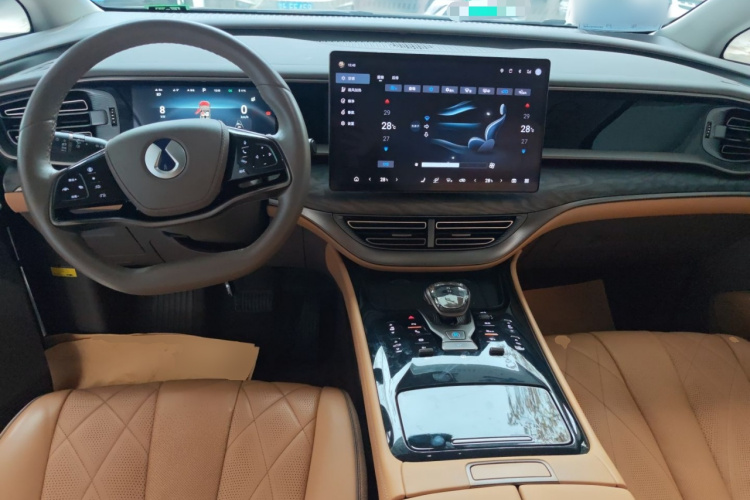 腾势D9 2022款 DM-i 1040 尊贵型中控内饰7002