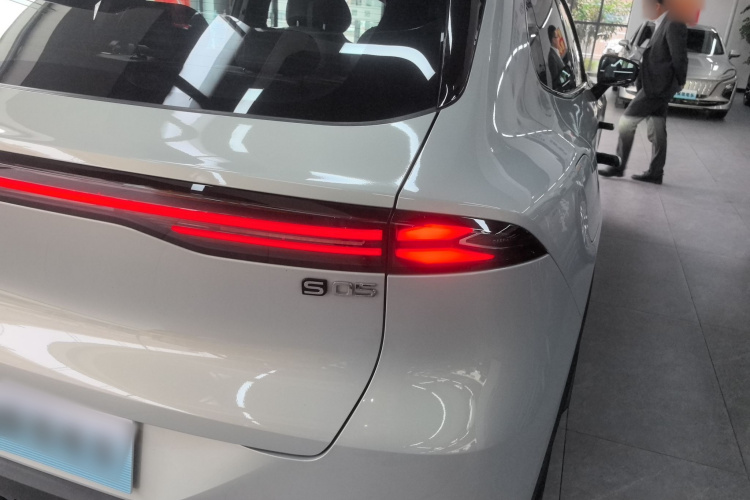 深蓝汽车 深蓝S05 2024款 510Ultra纯电版车身外观9