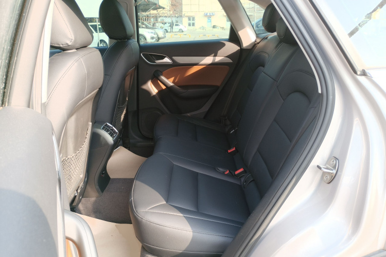 奥迪Q3 2015款 30 TFSI 进取型中控内饰21