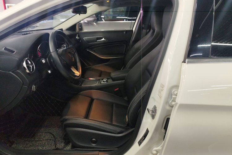 奔驰GLA 2018款 GLA 200 时尚型局部细节19