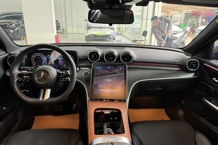 奔驰C级 2023款 改款二 C 260 L 运动版中控内饰7001