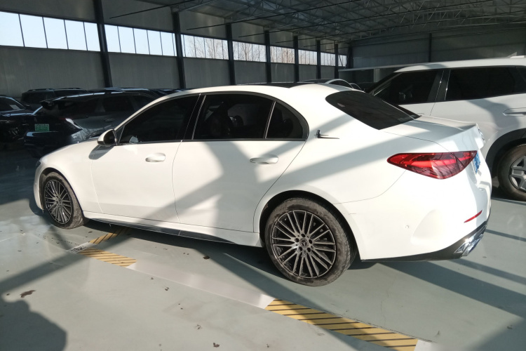 奔驰C级 2023款 C 260 L 运动版车身外观4