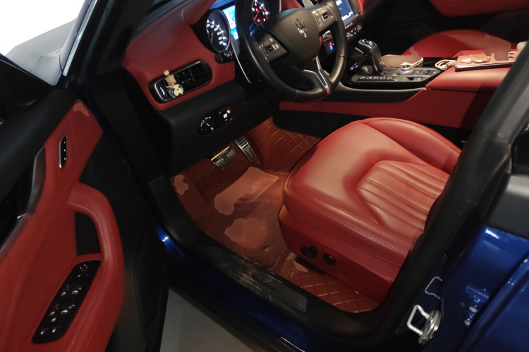 玛莎拉蒂 Levante 2019款 3.0T 标准版 国VI中控内饰20