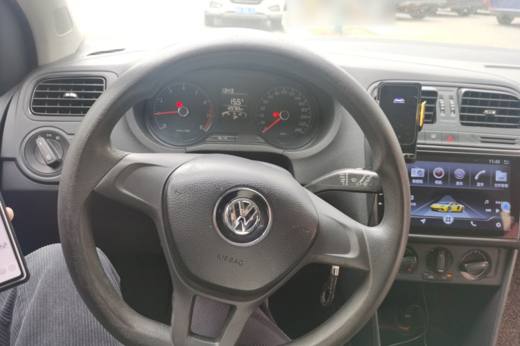 大众 Polo 2014款 1.4L 手动风尚版中控内饰13