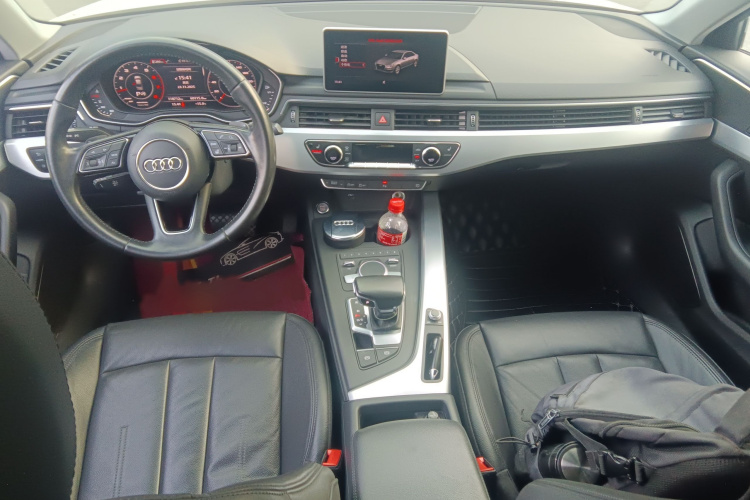 奥迪A4L 2018款 30周年年型 40 TFSI 时尚型中控内饰7002