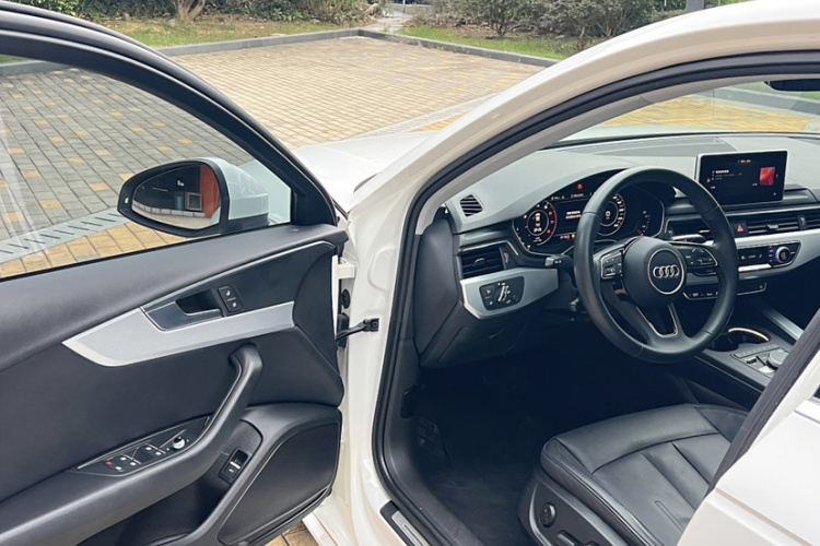 奥迪A4L 2019款 40 TFSI 时尚型 国VI中控内饰7004