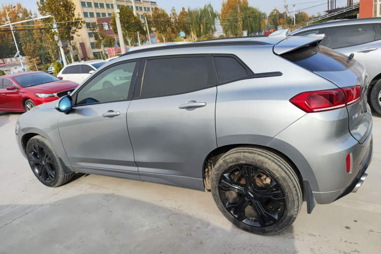 魏牌 VV7 2017款 2.0T 旗舰型车身外观4