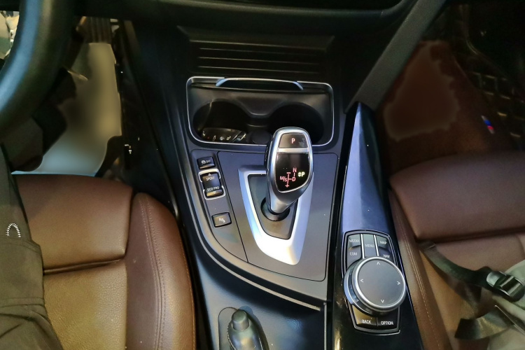 宝马3系 2019款 320Li M运动套装局部细节18