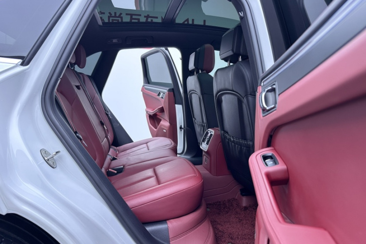 保时捷 2022款 Macan 2.0T中控内饰7015