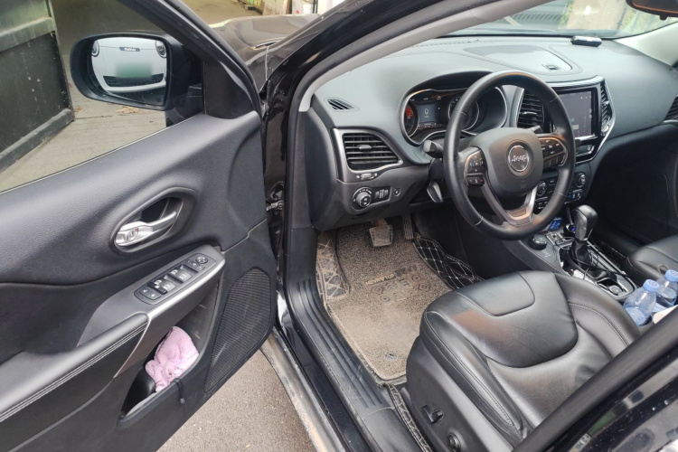 Jeep 自由光 2019款 2.0T 四驱探享版 国VI中控内饰20