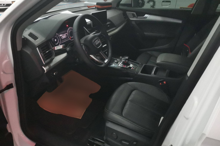 奥迪Q5L 2020款 改款 40 TFSI 荣享时尚型中控内饰19