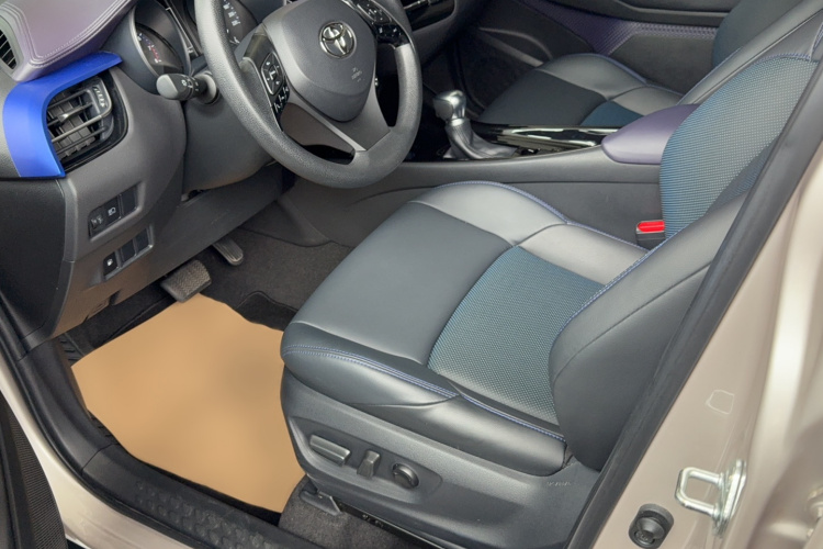 丰田C-HR 2020款 2.0L 领先版中控内饰7002