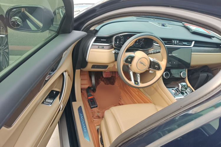 捷豹XFL 2024款 2.0T P250 两驱尊享豪华版中控内饰20