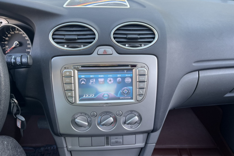 福特 福克斯 2012款 两厢经典 1.8L 自动基本型局部细节16