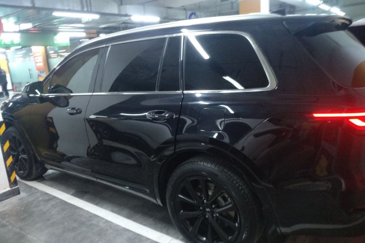 理想汽车 理想ONE 2021款 增程6座版车身外观4