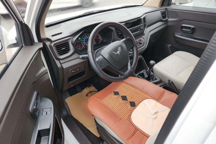 五菱汽车 五菱宏光V 2019款 1.5L劲享版国VI LAR中控内饰20