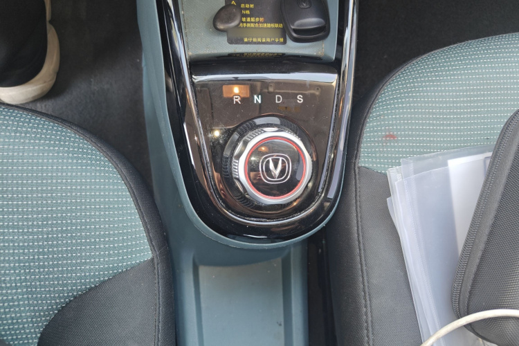 长安欧尚 奔奔E-Star 2021款 国民版 多彩款 磷酸铁锂（31.86kWh）局部细节18