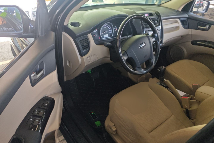 起亚 狮跑 2013款 2.0L 自动两驱版GL中控内饰20