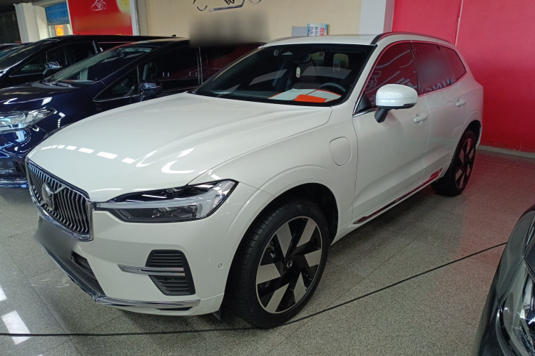 沃尔沃XC60新能源 2025款 插电式混动 长续航四驱智远豪华版车身外观1