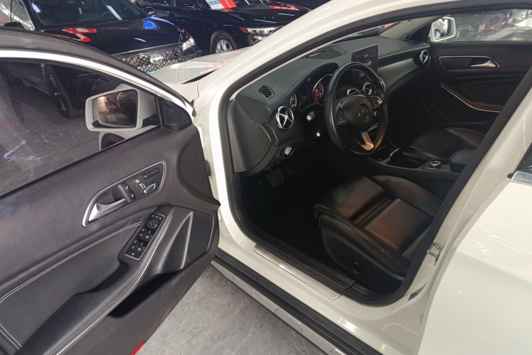 奔驰GLA 2018款 GLA 200 时尚型中控内饰20