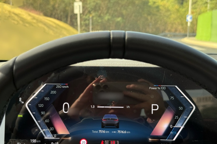 宝马3系 2025款 325Li M运动套装中控内饰7008