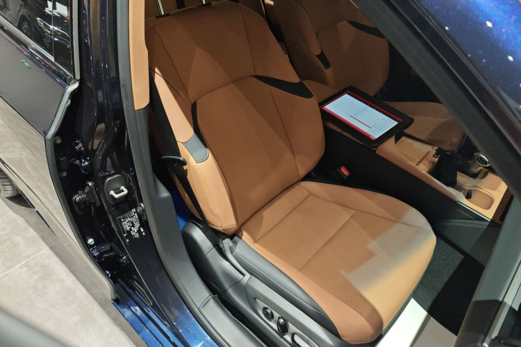 雷克萨斯ES 2022款 200 卓越版局部细节41