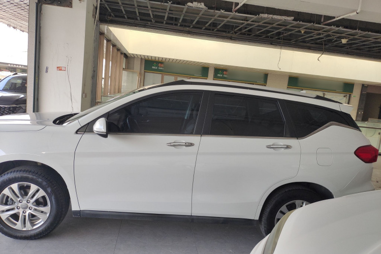 哈弗M6 2018款 改款 1.5T DCT两驱精英型车身外观4