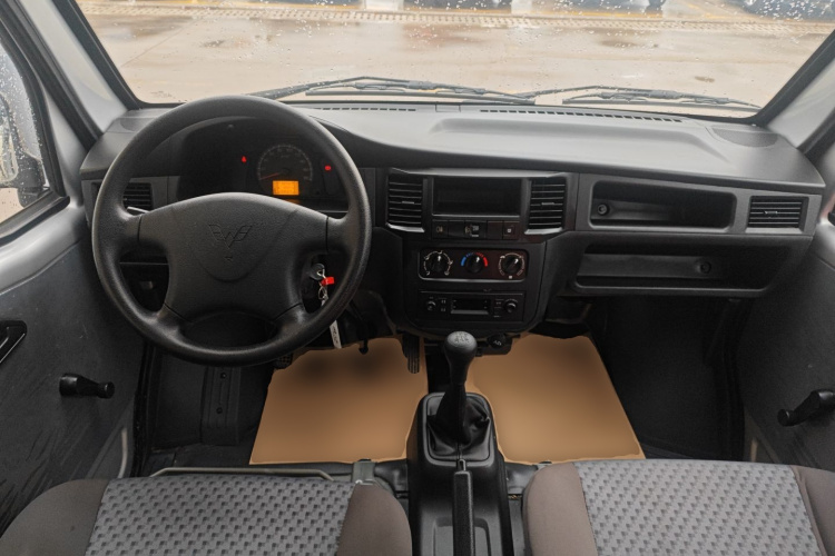 五菱汽车 五菱之光 2023款 1.5L 实用型 5/7座中控内饰12