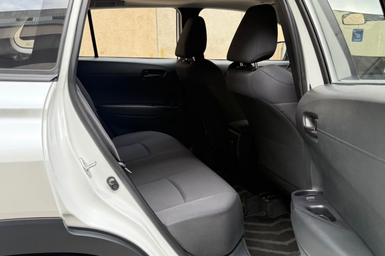 丰田 卡罗拉锐放 2023款 2.0L 精英版中控内饰7005