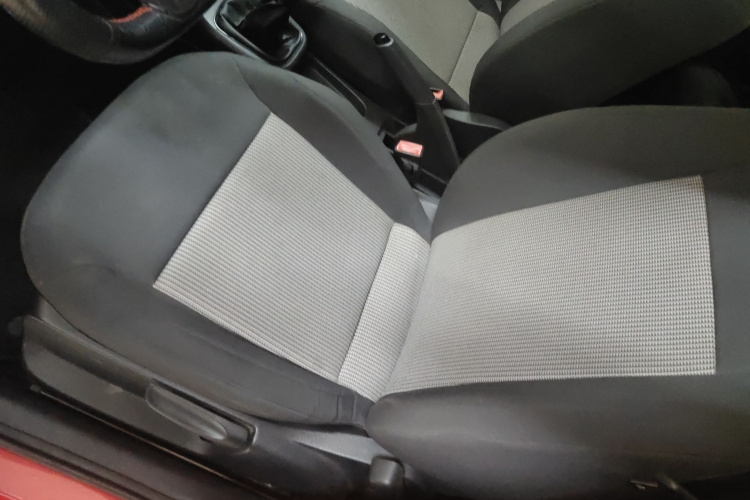 大众 Polo 2014款 1.4L 手动风尚版中控内饰19