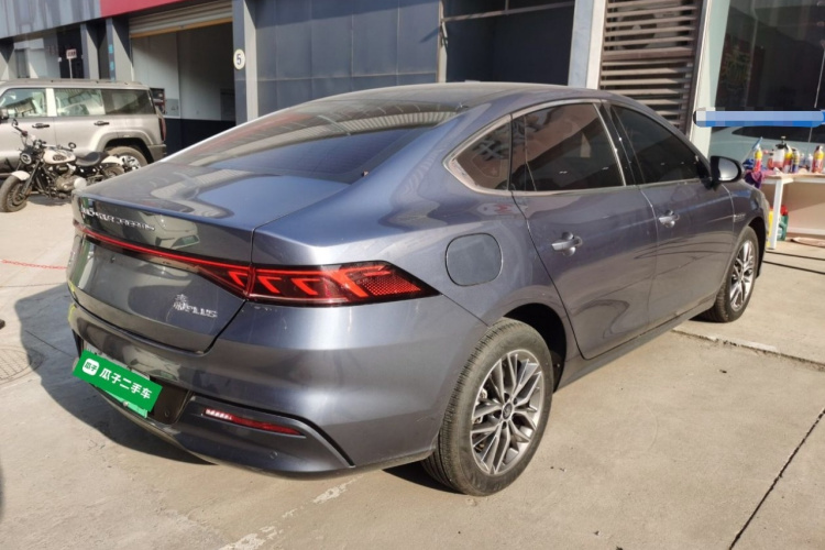 比亚迪 秦PLUS 2024款 荣耀版 DM-i 55KM超越型车身外观7