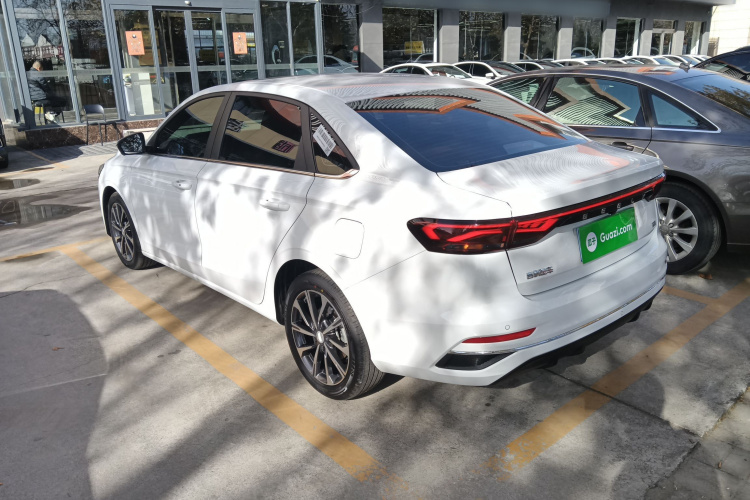 吉利汽车 帝豪 2025款 第4代 1.5L CVT旗舰型车身外观4